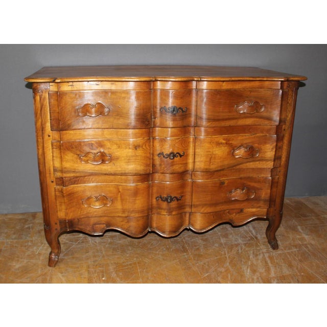 Brown Antique Walnut Crossbow-Shaped Commode, 1750 For Sale - Image 8 of 17