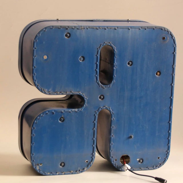 1970s Mid-Century Illuminated Letter R, 1970s For Sale - Image 5 of 10