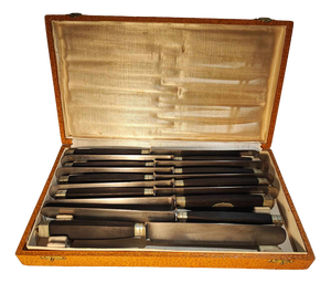 Pre-War Licot Namur Plates and Knives in Case, Set of 10