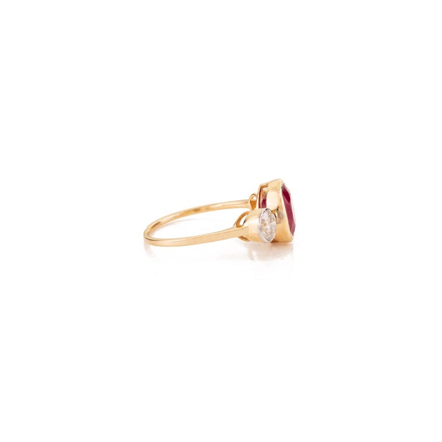Metal 2.83 Ct Mozambique Oval Ruby & Diamond Three Stone Ring in 14k Yellow Gold Size 5 For Sale - Image 7 of 14