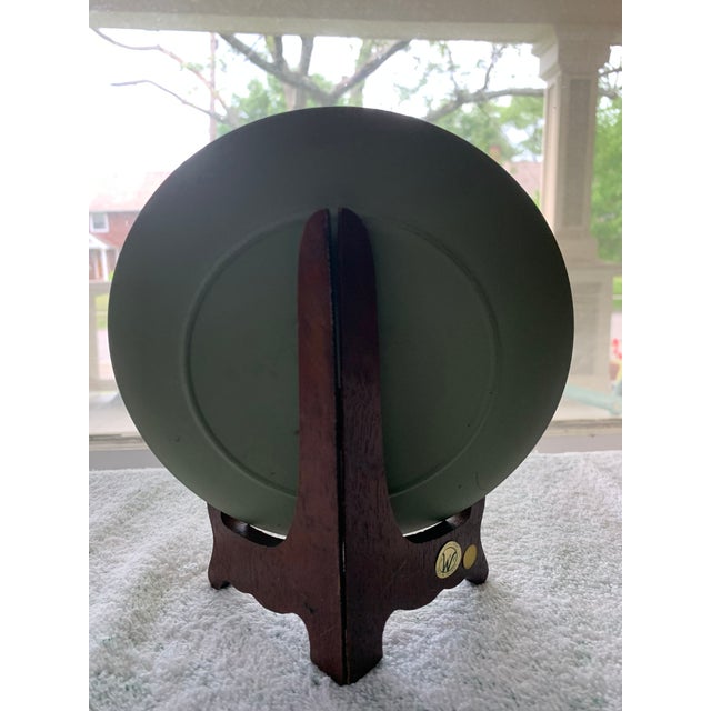 English Wedgwood Jasperware Green Mother Plate 1972 For Sale - Image 3 of 3