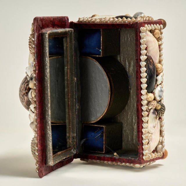 Paper Antique British Colonial Seashell Encrusted Jewelry Box For Sale - Image 7 of 12