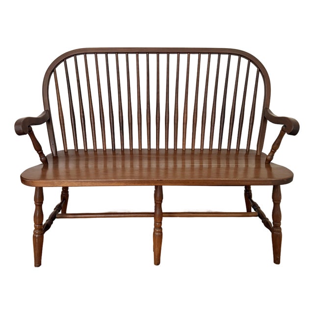 1980s Traditional Bow-Back Windsor Style Amish Bench For Sale