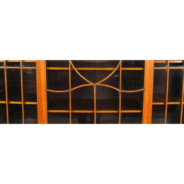 Satinwood Breakfront Bookcase or Display Cabinet from Edwards & Roberts, 19th Century For Sale - Image 4 of 18