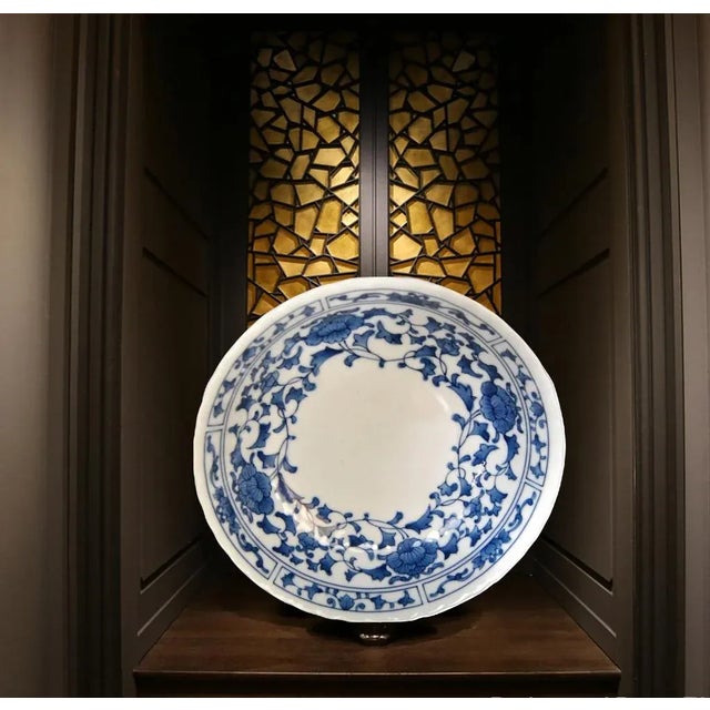 Chinese Chinese Lotus Blue White Ming Style Four Character Mark Inscribed Scalloped Dish For Sale - Image 3 of 7