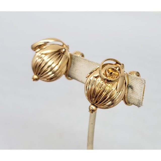 Napier Vintage Signed Napier Book Piece Goldtone Ribbed Cumquat Clip Earrings- 2 Pieces For Sale - Image 4 of 7