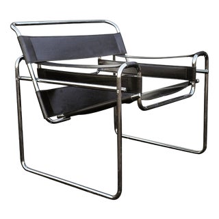Wassily B3 Armchair in Chrome and Black Leather by Marcel Breuer For Sale