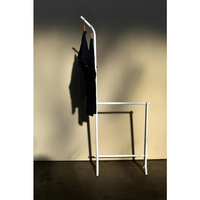 Simple and elegant mute servant, quickly dimensions allows you to keep your clothes in order without crouching them White...