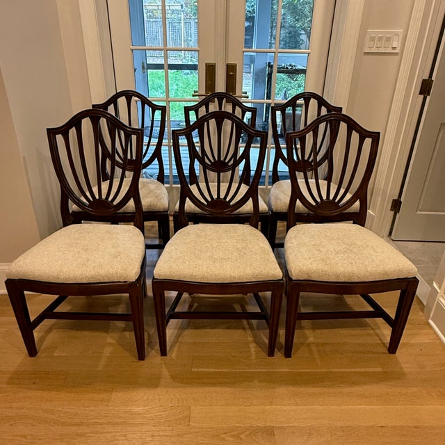 Set of 6 Ethan Allen Hepplewhite Shieldback Chairs Traditional design but with modern practicality. These mahogany chairs...