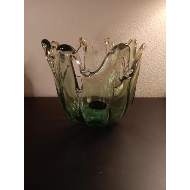 GORGEOUS NEW White Cristal Murano Italy 8" Green Freeform Vase. This beautiful 8-inch freeform vase is a stunning addition...