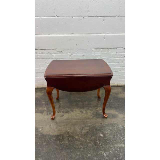 1990s Stanley Queen Anne Mahogany Drop Leaf Accent Table For Sale In Pittsburgh - Image 6 of 8