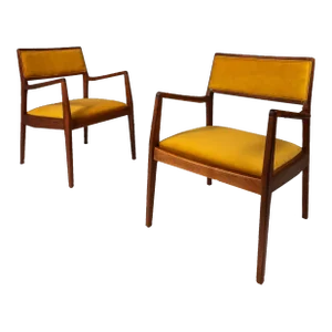 Set of 2 Mid-Century Modern Model C140 "Playboy" Chairs in Walnut and Felt Attributed to Jens Risom for Jens Risom Design, Usa, C. 1960s