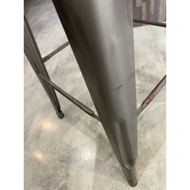 H75 Industrial Stackable Bar Stool in Varnished Metal by Xavier Pauchard for Tolix, 1950s For Sale - Image 6 of 18