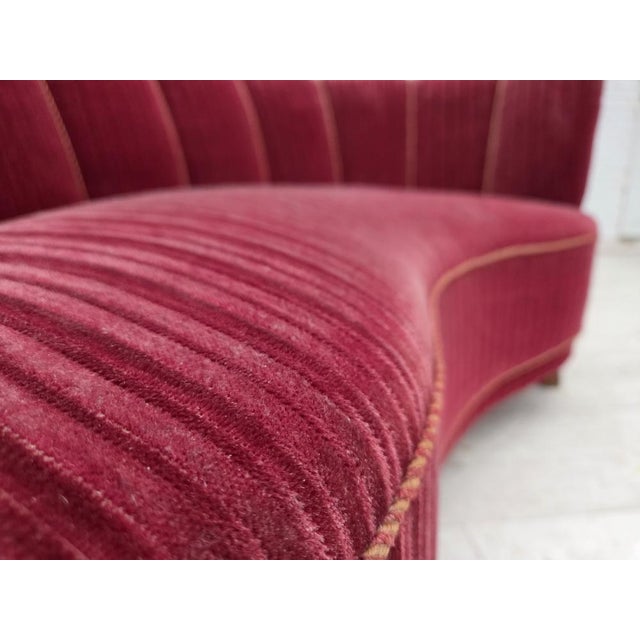 Danish 2-Seater Banana Sofa in Red Velour and Oak, 1970s For Sale - Image 4 of 18