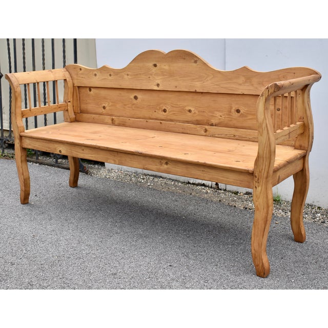 Pine Camel-Back Bench or Settle, Circa 1900 For Sale In Baltimore - Image 6 of 13