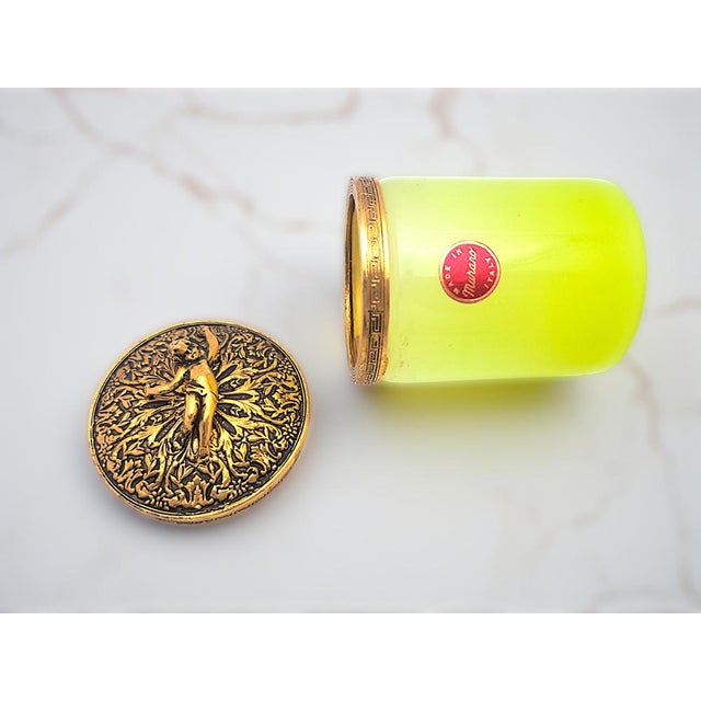 1950s Murano Opaline Glass Jewelry Box with Gold Metal Lid from Manifattura Di Murano, 1950s For Sale - Image 5 of 7