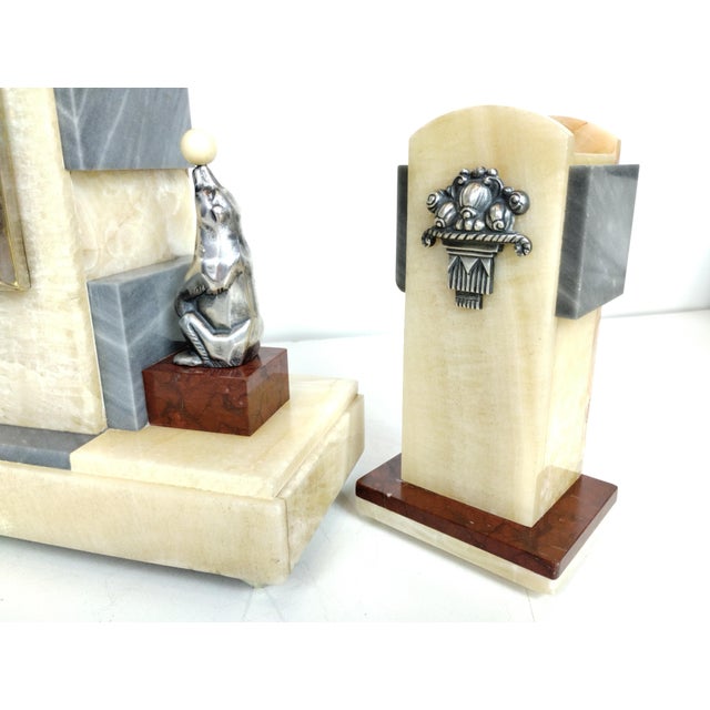 French Art Deco Marble & Onyx Mantel Clock, 1930s, Set of 3 For Sale - Image 9 of 18