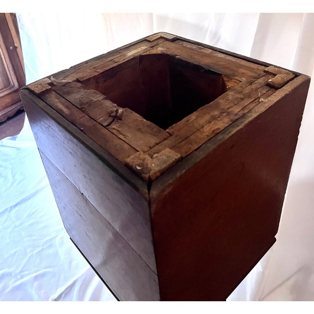 Antique Early 1800s Georgian Style Carved Mahogany Tapered Pedestal Stand For Sale - Image 17 of 18