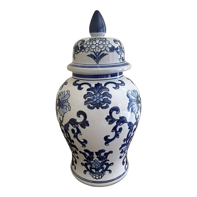 Chinoiserie Large Blue and White Porcelain Ginger Jar For Sale