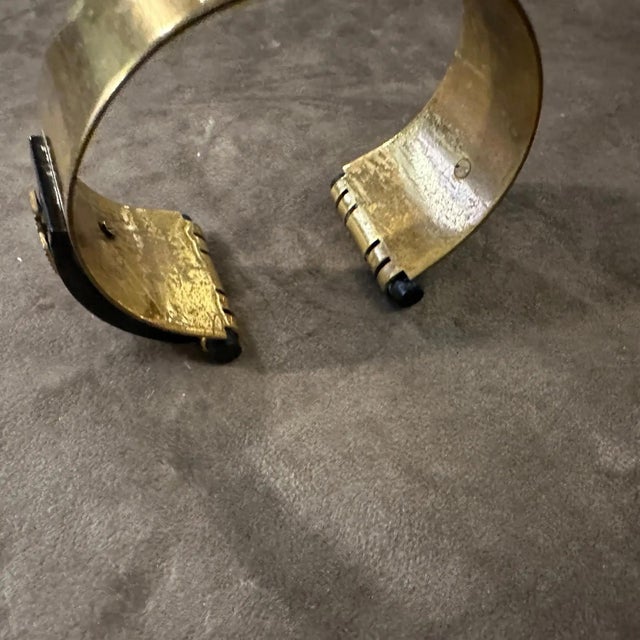 An exceptional piece of early 20th-century jewelry design, this 1930s Art Deco cuff bracelet captures the avant-garde...
