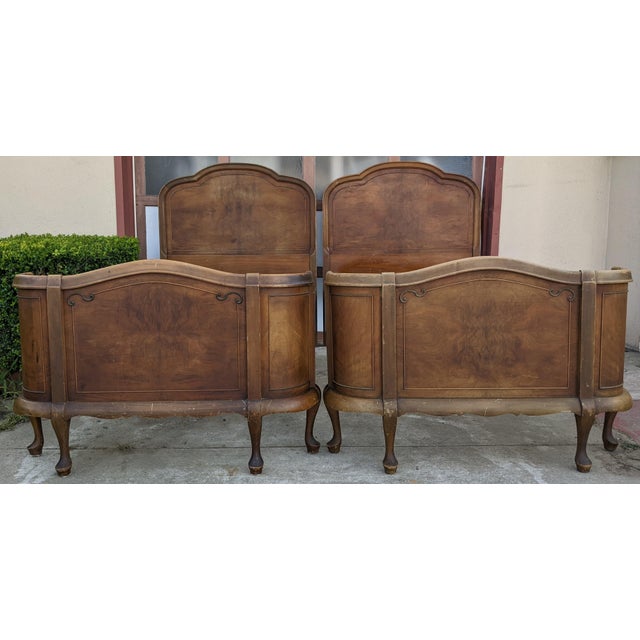 Early 20th Century Vintage French Provincial Twin Beds With Book Matched Burled Wood Veneer
