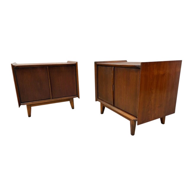 Mid-Century Modern Mid-Century Modern Lane 1st Edition Walnut Nightstands - Refinished - Set of 2 For Sale - Image 3 of 10