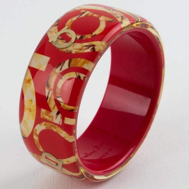 Salvatore Ferragamo Red Acrylic Lucite Bracelet Bangle with Faux-Wood Texture For Sale - Image 10 of 14