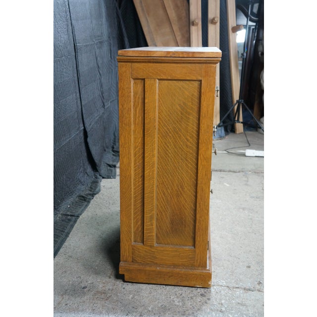 Antique American Victorian Quartersawn Oak 2 Drawer Console Cabinet Cupboard 31" For Sale - Image 10 of 17
