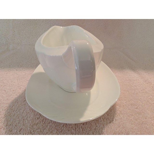 1980s 1980s Villeroy & Boch "Arco Weiss" Gravy Sauce Boat and Underplate For Sale - Image 5 of 18