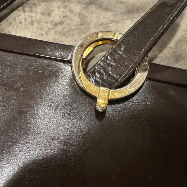 Metal 1980s Iconic Brown Leather and Brass Shoulder Bag by Roberta Di Camerino For Sale - Image 7 of 9