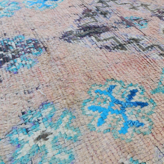 Textile 1970s Handmade Moroccan Boujad Rug - 5'0" X 8'8" Ft For Sale - Image 7 of 8