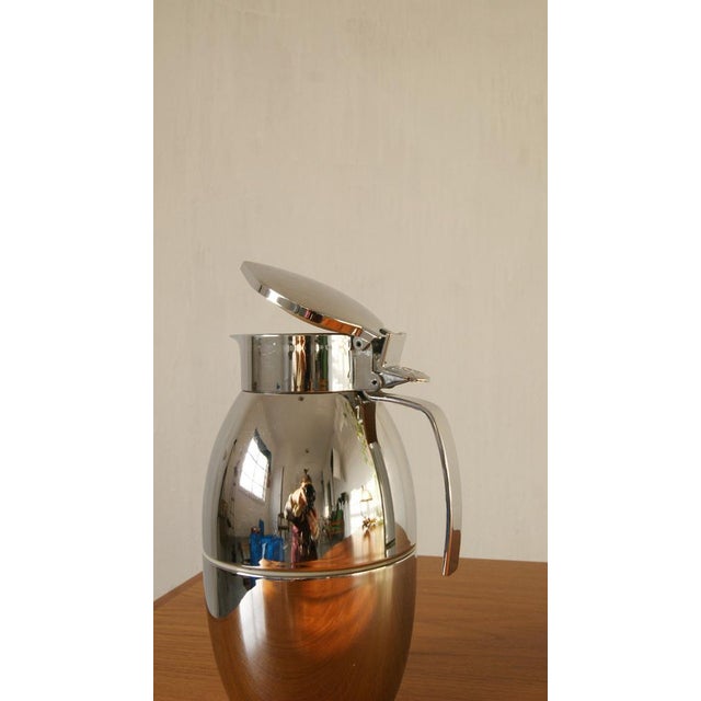 The clear, balanced form not only facilitated the visual perception of the various parts of the jug, but also met...