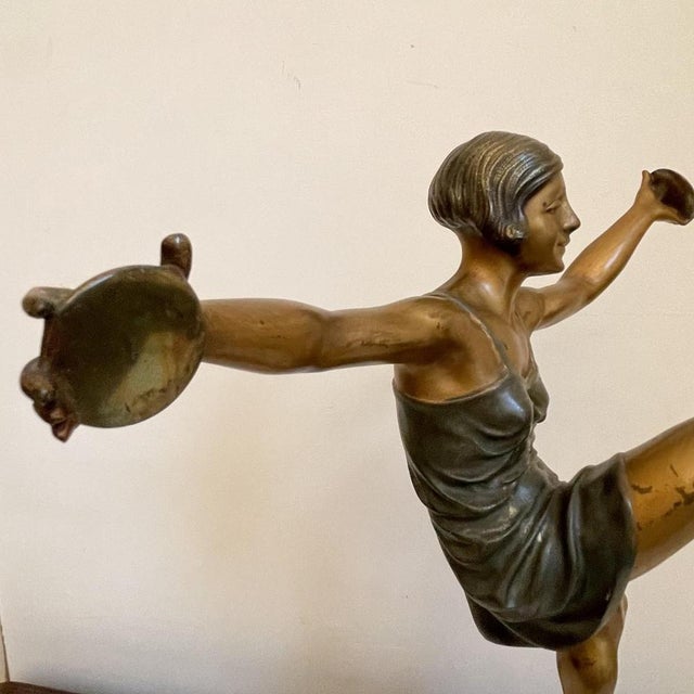 Art deco sculpture in polychrome bronze on a marble base. Attributed to the belgian sculptor léonildo giannoni-chapelier....