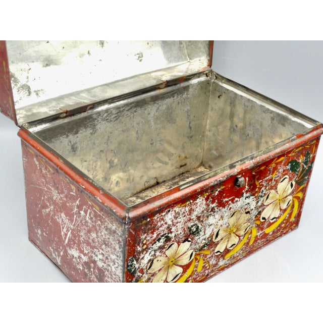 19th-Century American Hand Painted Tole Box For Sale - Image 10 of 15