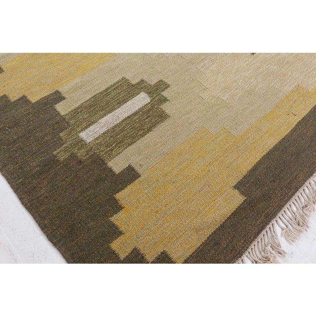 A striking example of mid-century Scandinavian textile design, this vintage Swedish flat-woven rug embodies the harmonious...