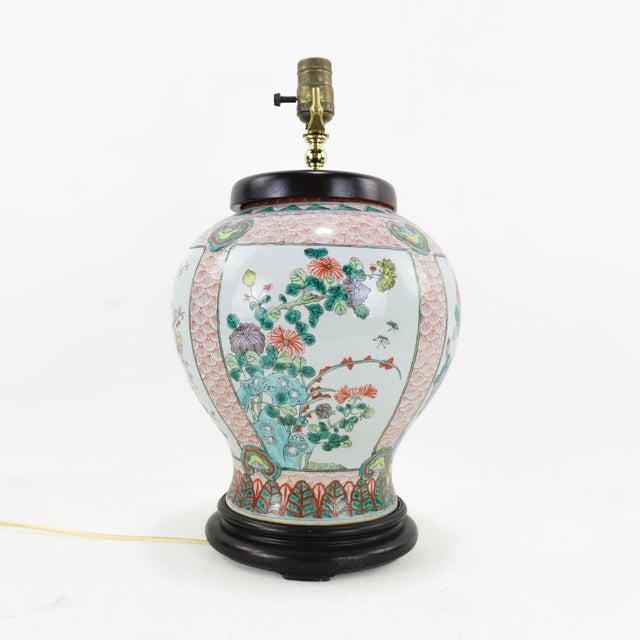 Mid 20th Century Chinese Famille Rose Vase Table Lamp in the Middle of the 20th Century For Sale - Image 5 of 12