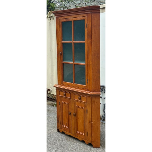 This large American corner cupboard is built in two pieces to facilitate transport and installation. The upper section is...