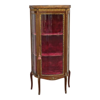 19th Century French Louis XV Vitrine Curio Cabinet With Marble Top & Ormolu For Sale