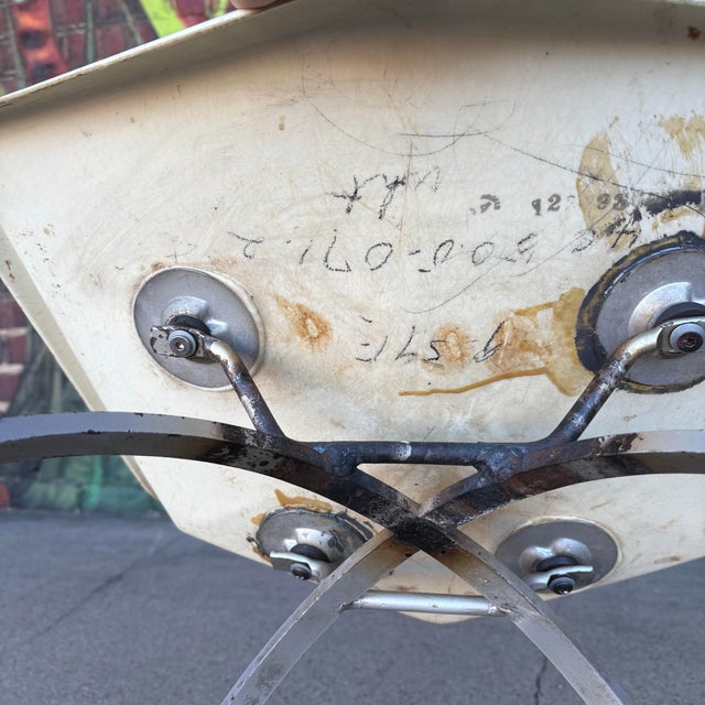 Mid Century Modern Paul McCobb Fiberglass Origami Chair Spider Base For Sale - Image 11 of 12