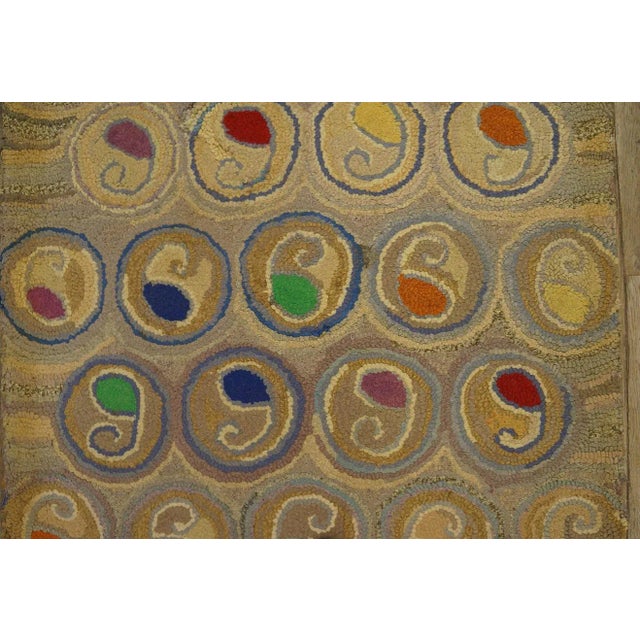 Textile 1930s Tans Sand Circles Folk Art Antique American Hooked Rug 2' 6'' X 12' 9'' Woven Wool Carpet For Sale - Image 7 of 12