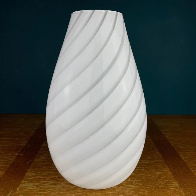 Mid-Century Modern White Swirl Murano Glass Vase, Italy, 1980s For Sale - Image 3 of 13