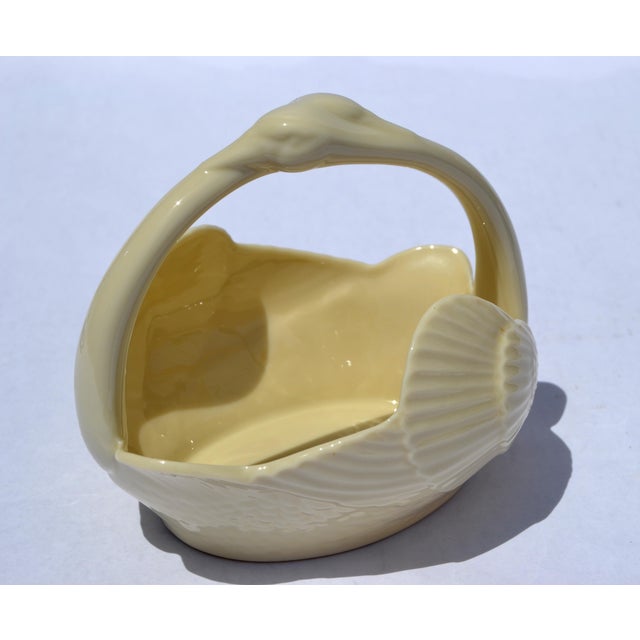1960s Vintage Lenox Swan Basket Tan Fine Bone Ceramic 24k Gold Mark Bowl For Sale In Miami - Image 6 of 14