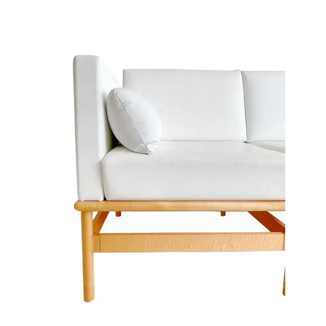 Wood Thomas Thos, Moser "Hartford" Custom White Leather and Fig Maple Sofa, Usa, 2016 For Sale - Image 7 of 9