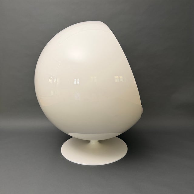 Plastic Ball Chair in White and Grey by Eero Aarnio for Asko, Finland, 1960s For Sale - Image 7 of 18