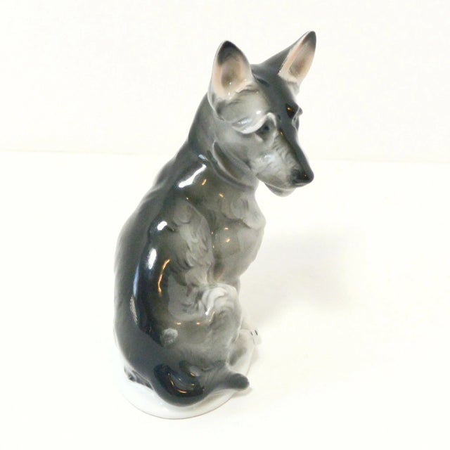 This Rosenthal Scottish Terrier dog figurine is one of the more "elusive" of Rosenthal's porcelain Scottish Terrier...
