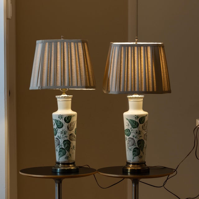 Contemporary 1970s Pair of Vintage Hand-Painted Porcelain Leaf Lamps For Sale - Image 3 of 12