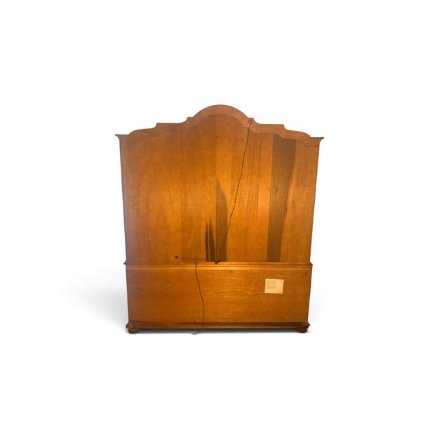Vintage Henredon Dutch Louis XV Oak and Burl Wood Lighted Breakfront Cabinet For Sale In Columbus - Image 6 of 12