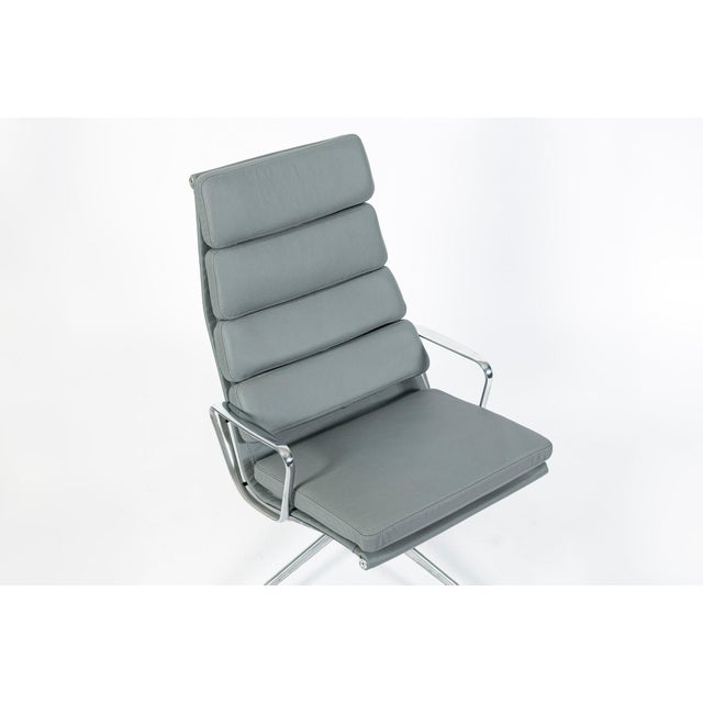 Eames Soft Pad Recliner for Herman Miller, Gray Leather Aluminum Group Lounge Chair For Sale - Image 10 of 13
