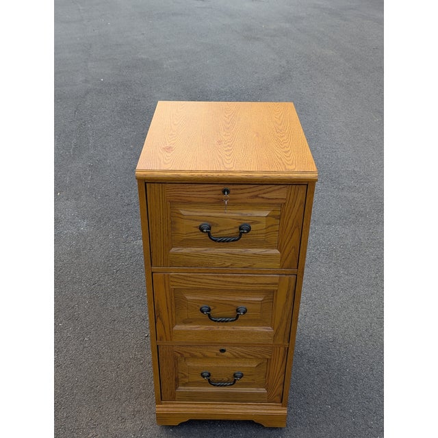 Traditional Vintage Winners Only 3 Drawer Light Brown Oak File Cabinet / With Lock and Key For Sale - Image 3 of 10