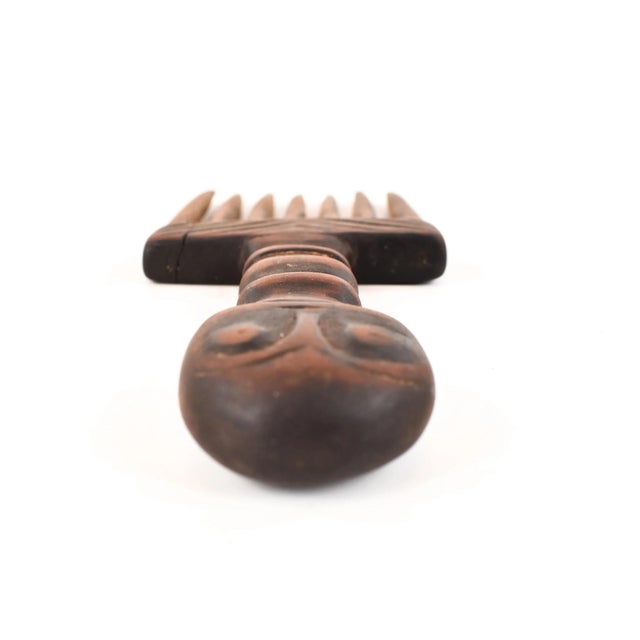 African Early 20th Century Nyamwezi Mwana Hiti Figural Comb Tanzania For Sale - Image 3 of 7